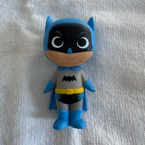 FUNKO MINI MYSTERY: DC SUPER HEROES & PETS BATMAN VINYL FIGURE